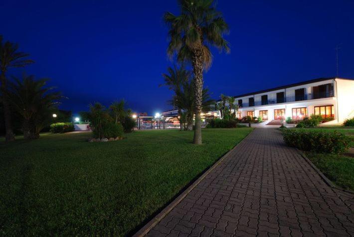 Hotel Club Santa Sabina Torre Santa Sabina Bagian luar foto