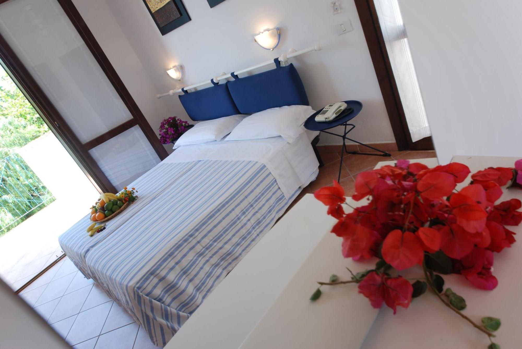 Hotel Club Santa Sabina Torre Santa Sabina Bagian luar foto