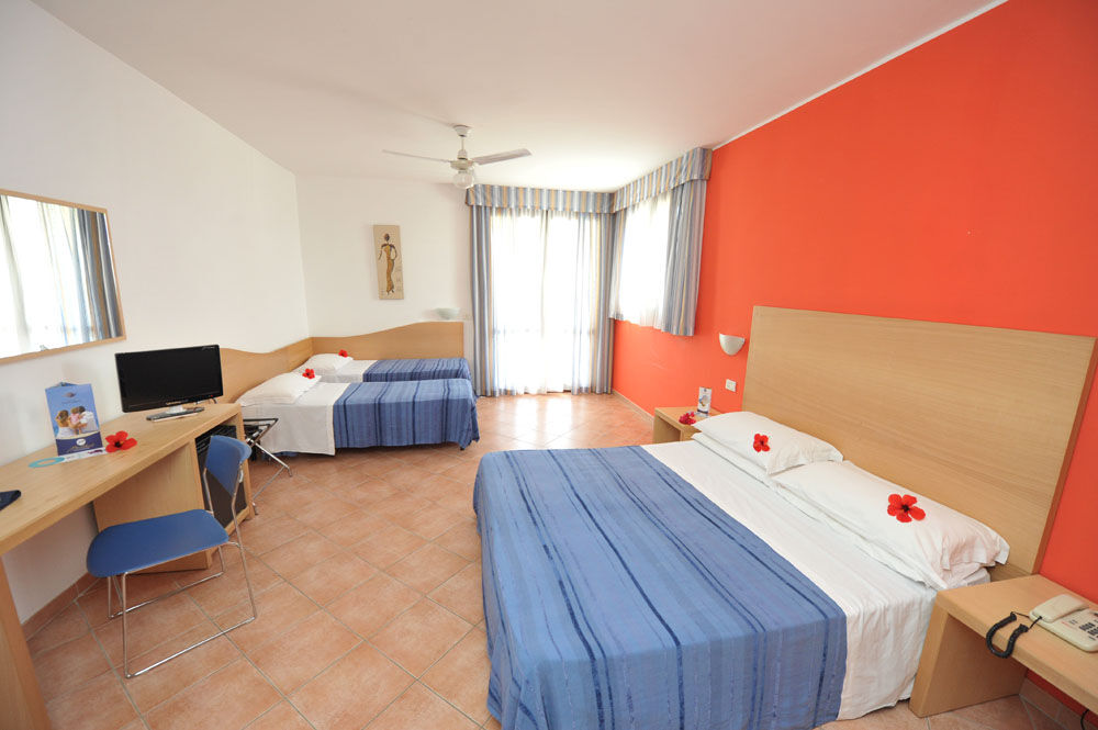 Hotel Club Santa Sabina Torre Santa Sabina Bagian luar foto
